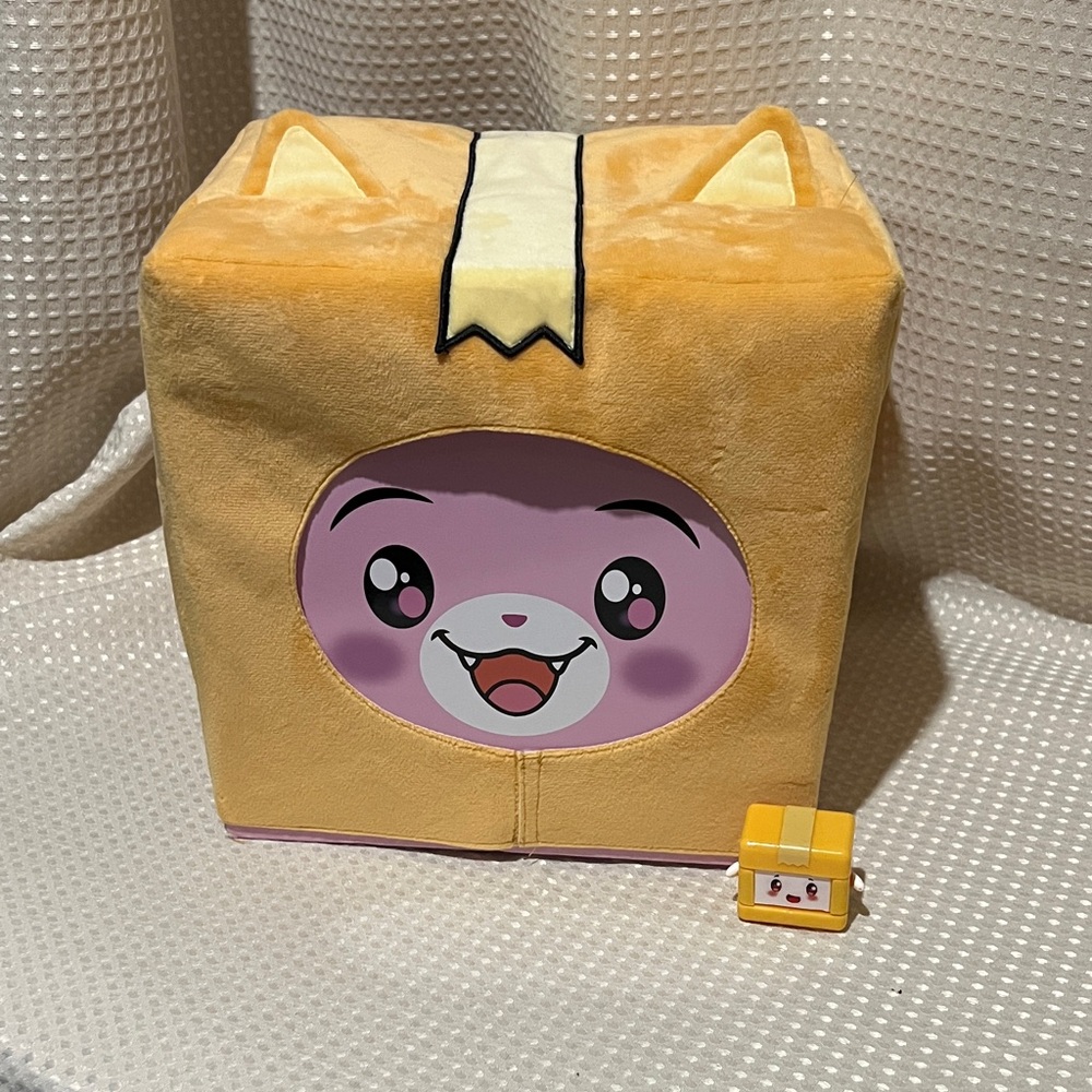 Lanky Box Yellow with Mini Figure